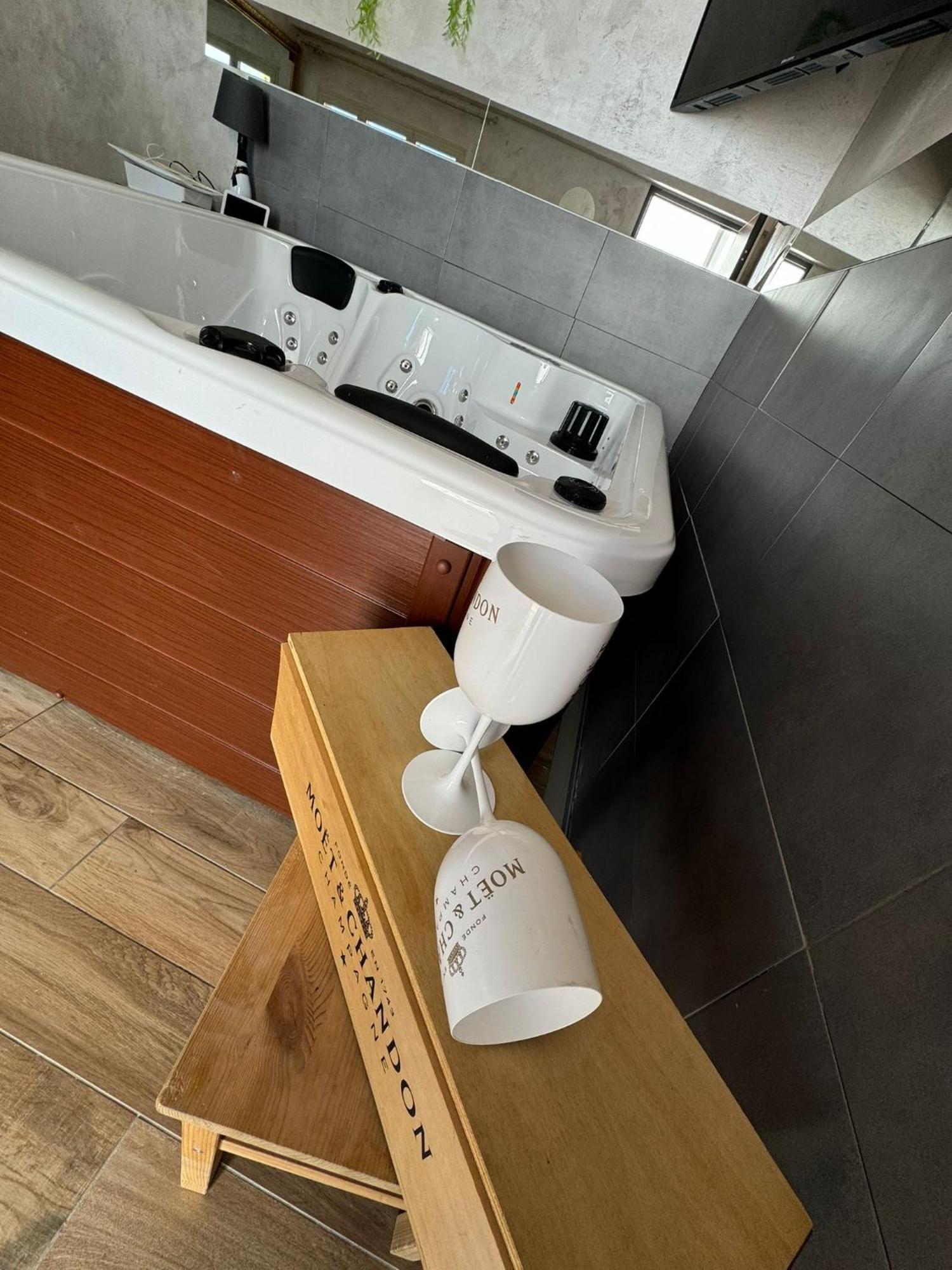 Atena B&B Apartments Platino San Silvestro  Buitenkant foto